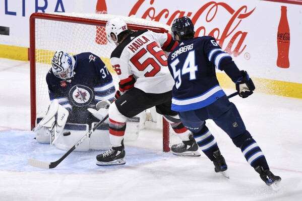 Kyle Connor s 3 point effort lifts Jets to 6 3 victory over Devils